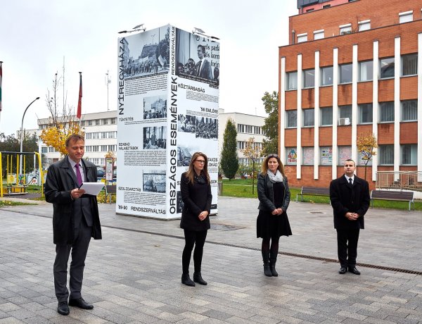 30 éve szabadon – köztéri installáció a rendszerváltozásról egy hónapig a Szabadság téren