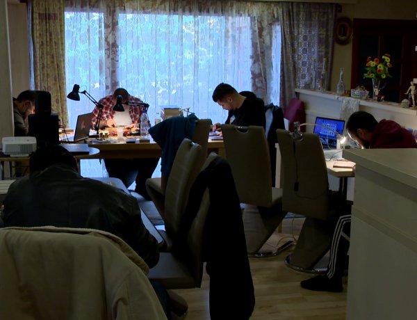 Fametsző Alkotótábor: ismét festőkkel, grafikusokkal telt meg a sóstói Mária Alkotóház