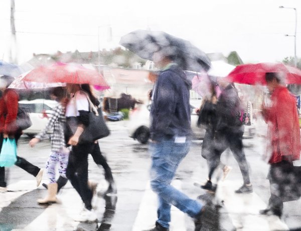 Sokfelé estig is eltarthat az áztató eső, felhős vagy borult lesz az ég