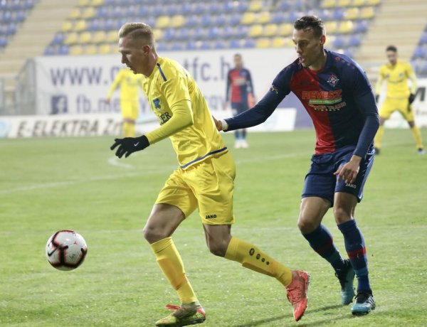 Az ellenfél mellett a köddel is megküzdött a Szpari - Félbe is szakadt a meccs Gyirmóton