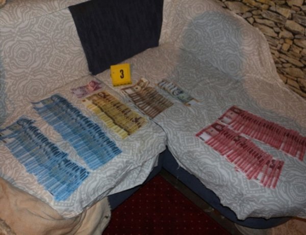 Új pszichoaktív anyaggal kereskedtek, a rendőrök elfogták   