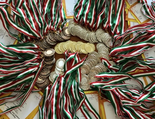 Közel 4 kg érem - A Spartacus Torna Club aerobikosai minden eddigi rekordot megdöntöttek