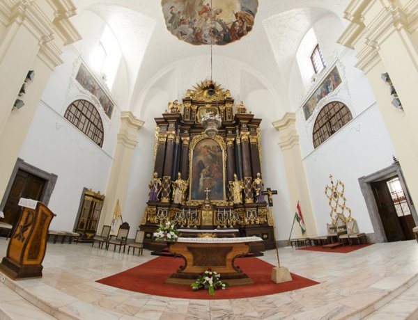 Ismét elkezdődnek a püspöki szentmise-közvetítések a debreceni Szent Anna-székesegyházból