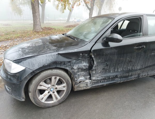 Súlyos baleset történt reggel a Tünde utcán, teljes útlezárás mellett helyszíneltek