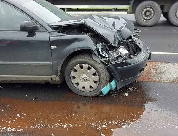 Kisteherautóba szaladt egy személyautó csütörtök délelőtt a Debreceni úton