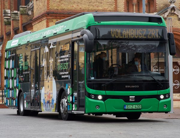 Elstartolt Nyíregyházán a Zöld Busz Mintaprojekt – Szombattól járja az utakat a zöld busz