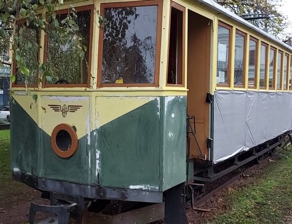 Felújítják az ipari műemléknek számító villamost a belvárosban, a Hősök terén