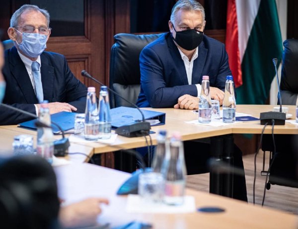 Orbán: A jelenleg lefoglalt intenzív ágykapacitás háromszorosa még rendelkezésre áll