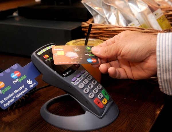 Jövőre is fizethetünk kényelmesen - 15 ezer forintig nem kell PIN-kód