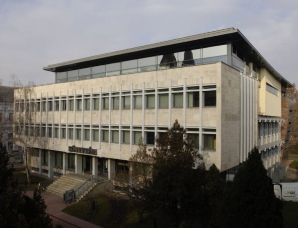 Kölcsönzés - Így működik a Móricz Zsigmond Megyei és Városi Könyvtár a bezárás alatt