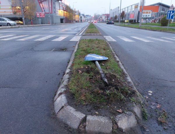 Kiütötte a kikerülést jelző KRESZ-táblát egy autós, majd elhajtott