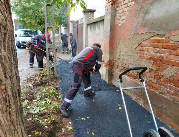 Járdafelújítási munkálatokat végeztek a Csillag utcán       
