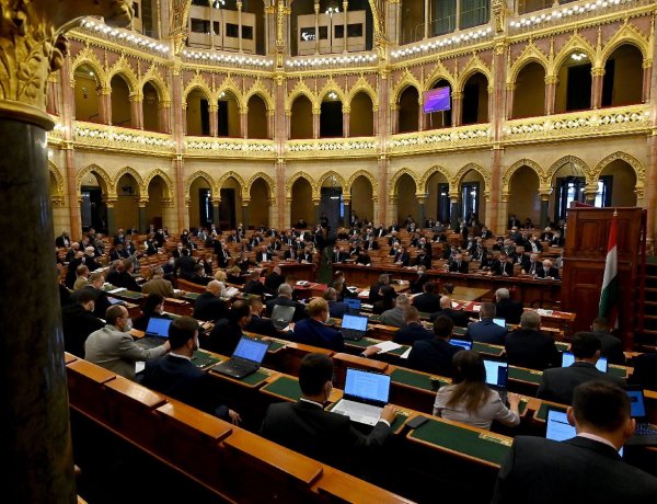 Számos adóváltoztatásról döntött az Országgyűlés kedden     