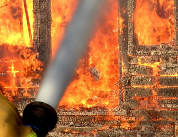 Melléképület égett Nyírtelek-Görögszálláson, a szomszédok kimenekítették a baromfikat