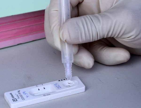 Háromszázhetvenezer ember tesztelése kezdődött el a héten   