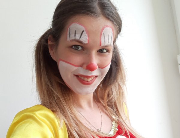 Már nyolcadik éve csal mosolyt a kicsik arcára Pancsi bohóc Karácsony előtt