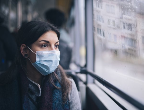 Újabb járványügyi intézkedések – Ingyenes parkolóházak és vásárlási idősáv