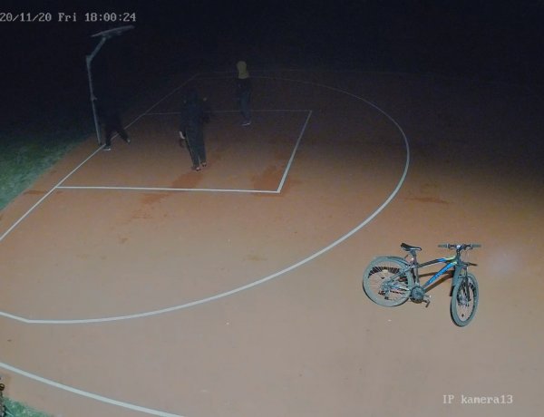 Térfigyelő kamera rögzítette a rongálást a Nyírszőlősi sportpályán, feljelentést tettek