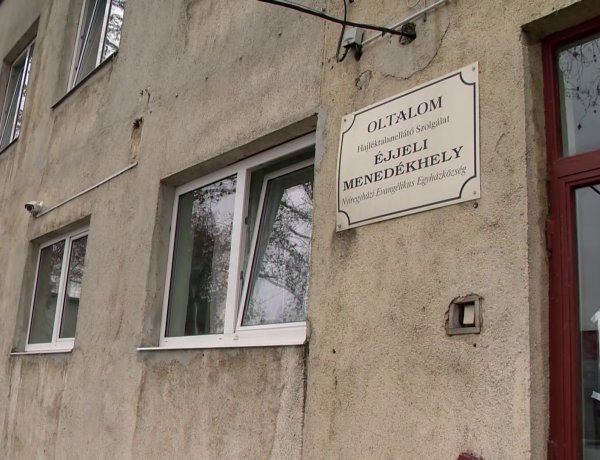 Éjjeli szállás- és menedékhely – Szünetel az ételosztás         