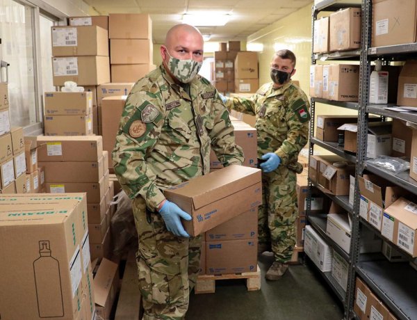 HM: mintegy kétszer annyi katona segíti a védekezést, mint tavasszal