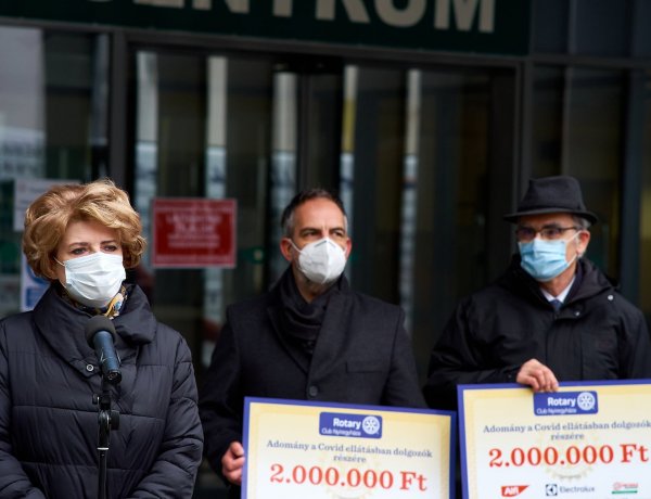Rotary adomány a kórháznak – Ózongenerátoros fertőtlenítőt és hűtőket is kaptak 