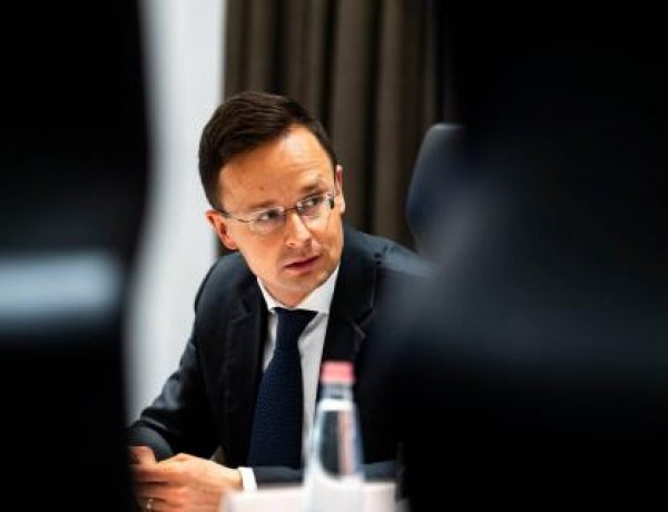 Szijjártó: újabb 61 milliárd forintos támogatást kaphatnak a cégek fejlesztésekre