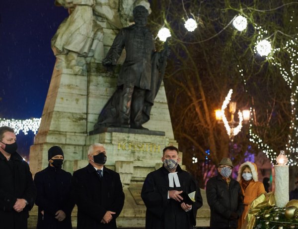 Karácsonyi hangulat a belvárosban – Tíz kilométernyi fényárban úszik Nyíregyháza