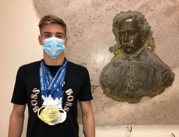 Aranyos úszó - Cserfalvi Olaf több bajnoki címet is szerzett az úszó OB-n