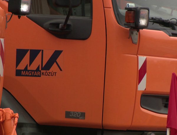 Téli átállás a Közútnál – 280 dolgozóval és 56 munkagéppel várják a havazást