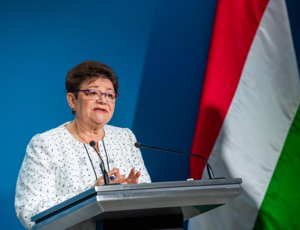 Országos tisztifőorvos: változatlanul a járványgörbe ellaposítása a cél