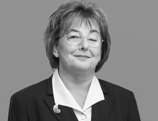 Elhunyt dr. Vojnik Mária                                           