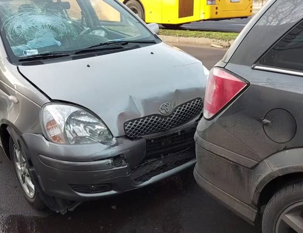 Csütörtök délelőtt hármas karambol történt a Szent István és a Bocskai utca között