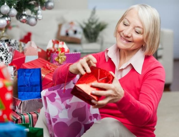 Több mint 25 ezer nyíregyházi nyugdíjasnak küld karácsonyi csomagot az önkormányzat