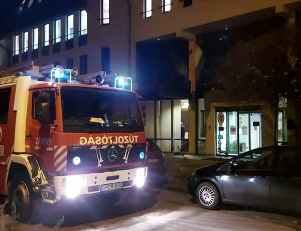 Tűzjelző riasztotta a katasztrófavédelem munkatársait a Kölcsey Ferenc utcára