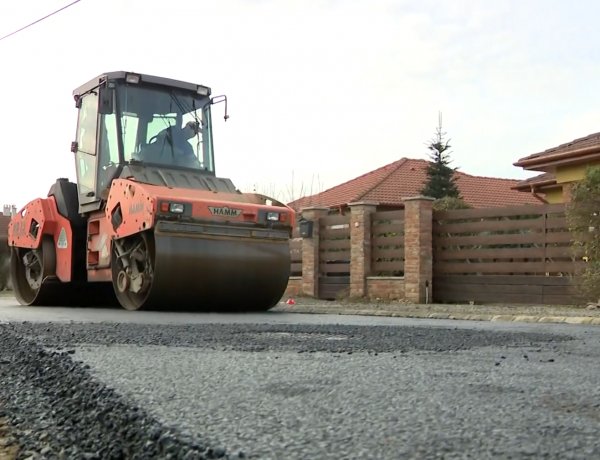 Aszfaltozás Oroson – A héten befejezik a munkát a Felhő utcán és a Felhő közben