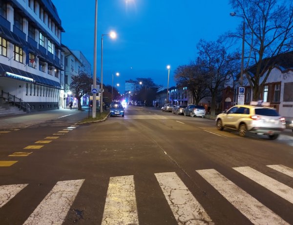 Gyalogost gázolt egy teherautó a Széchenyi utcán                  