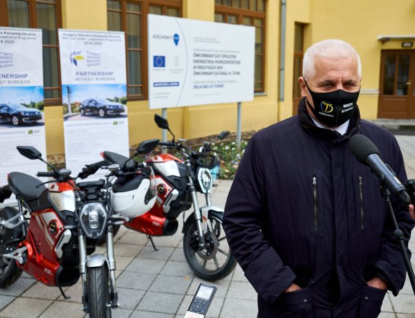 Környezettudatos tervek – Elektromos mopedek segítik az önkormányzat munkatársait