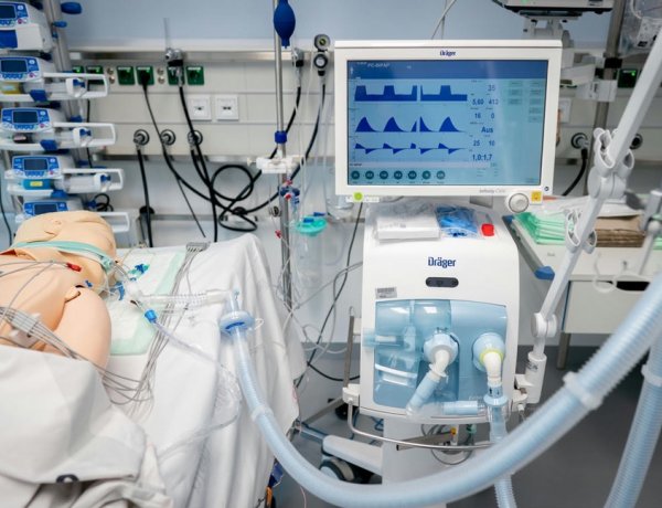 Merkely: Indokolt volt a lélegeztetőgépek beszerzése        