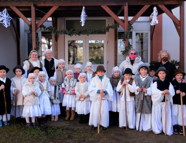 Lucáztak az ovisok a Kerekerdőben, tánccal elevenítették fel a néphagyományt
