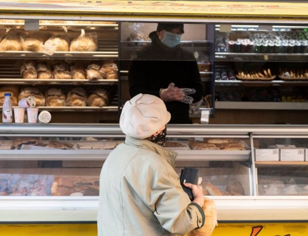 Intézkedések – A kormány felfüggesztette az idősek vásárlási idősávját