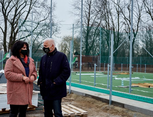 Műfüves grundpálya épül a Herman Ottó Általános Iskola udvarán