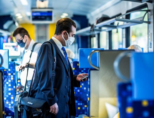 Ingyen utazhatnak a védekezésben résztvevő szociális, rendvédelmi, közigazgatási dolgozók