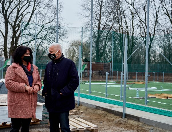 Készül a műfüves grundpálya – 30 millió forintos beruházás az orosi iskolában