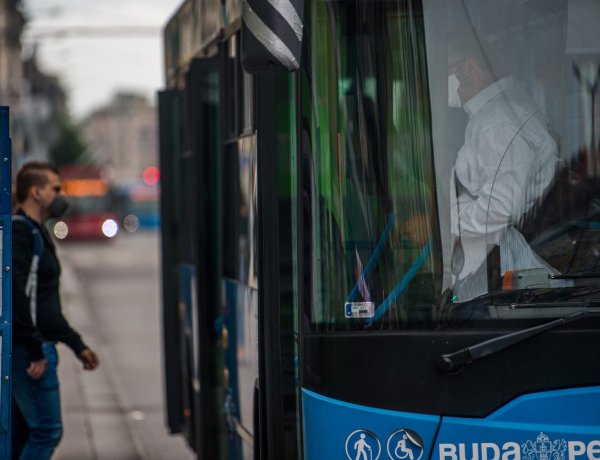 Így vehetik igénybe az ingyenes utazást a szociális dolgozók, rendőrök és tisztviselők