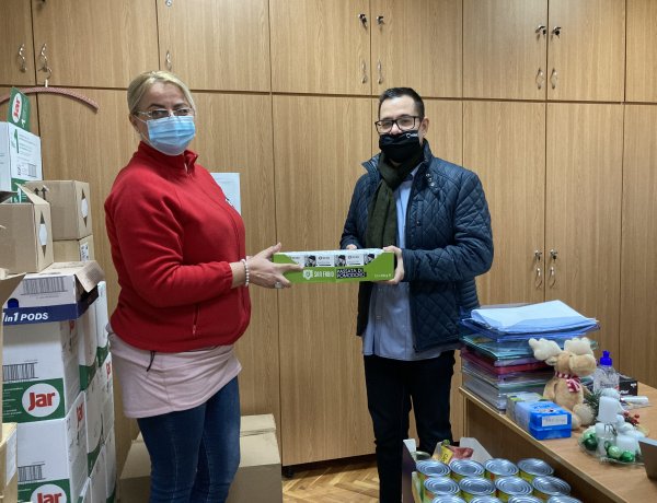 Mozaik Med adomány átadás a Magyar Vöröskereszt részére      