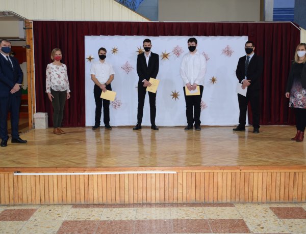 Karácsonyváró hangulat az alapítvány ösztöndíjával            