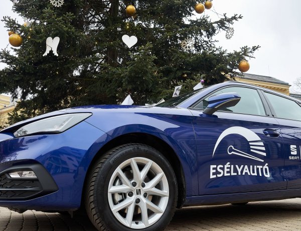 Esélyautót adtak át Nyíregyházán – Fogyatékossággal élő embereknek segít a SEAT