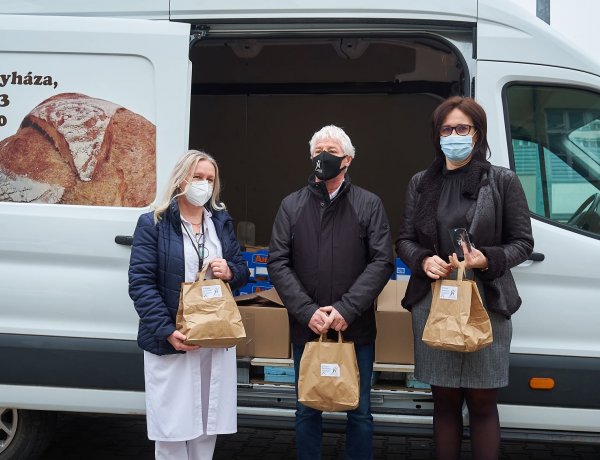 500 ajándékcsomag érkezett a kórházba a Vállalkozók Nyíregyházáért Egyesülettől