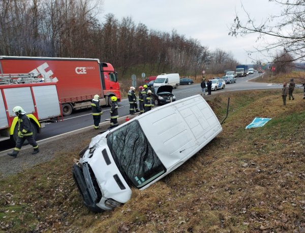 Súlyos baleset történt Nyírbogdány külterületén, öt személyt láttak el a helyszínen