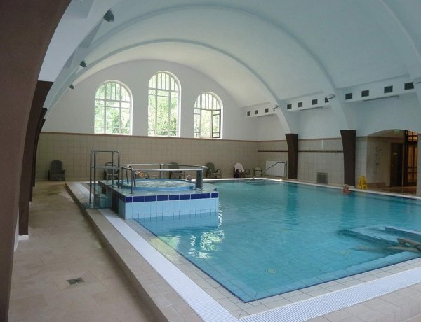 Félgőz a fürdőkben – 300-350 milliós veszteség a fürdőben                